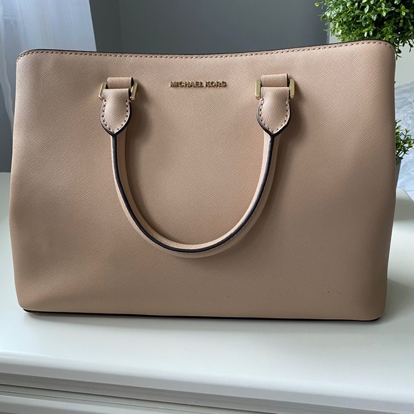 Michael Kors Savannah Satchel - Picture 1 of 10
